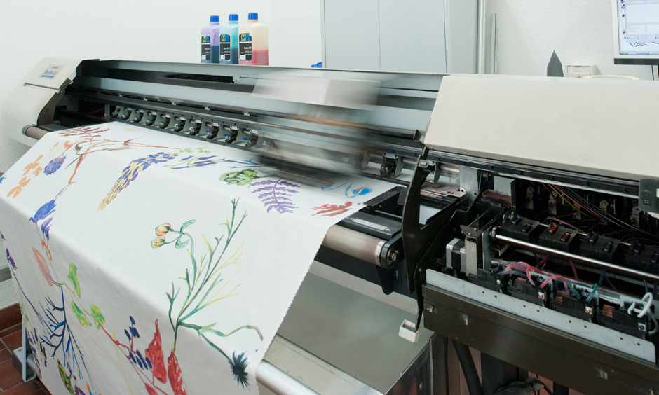 In phun trên vải là một kỹ thuật in ấn hiện đại