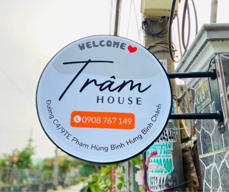 Khái niệm và đặc điểm của biển vẫy quảng cáo