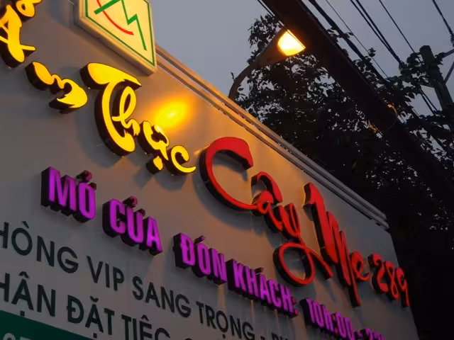 Bảng hiệu mica cho nhà hàng