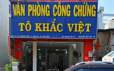 Tiến hành cắt và gia công mica