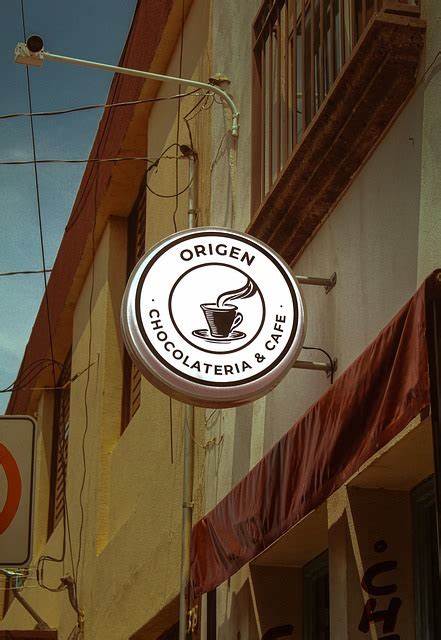 Bí Quyết Thiết Kế Biển Vẫy Cafe Đốn Tim Khách Hàng
