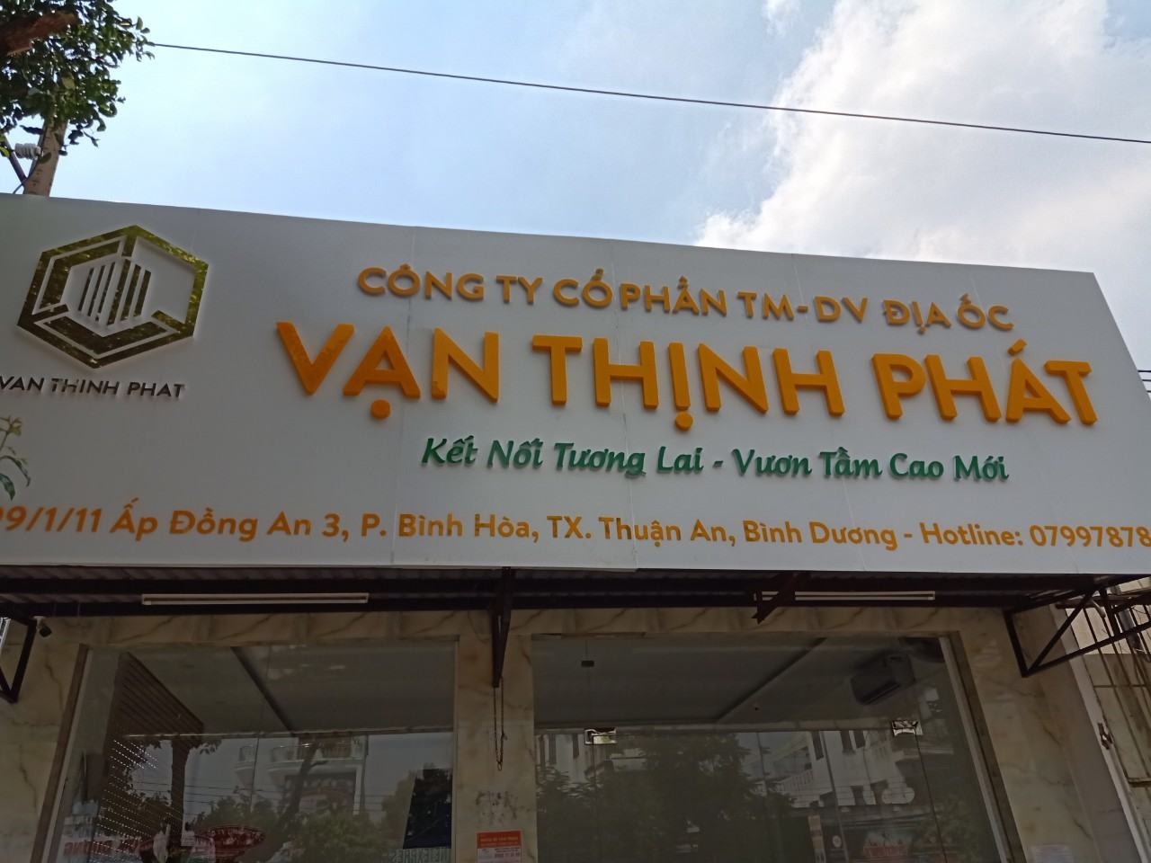 Bảng hiệu công ty alu chữ nổi