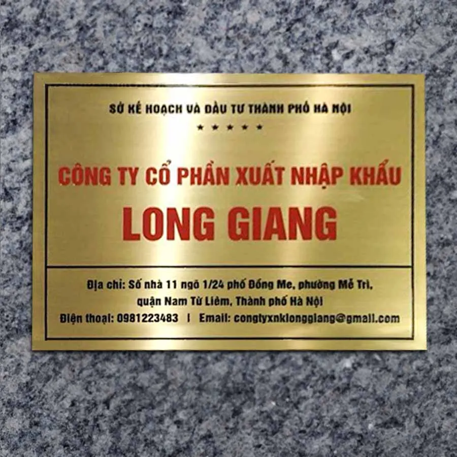Bảng hiệu công ty bằng chất liệu đồng