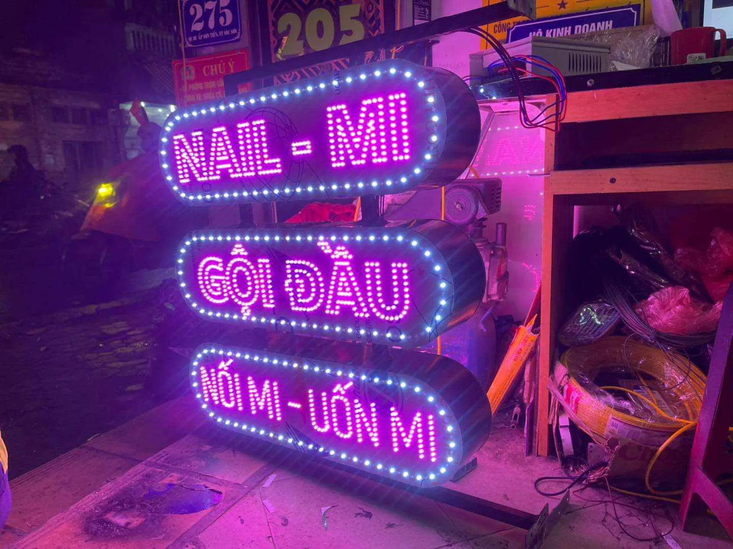 Quy trình làm biển vẫy led chuyên nghiệp tại Quảng Cáo 24H