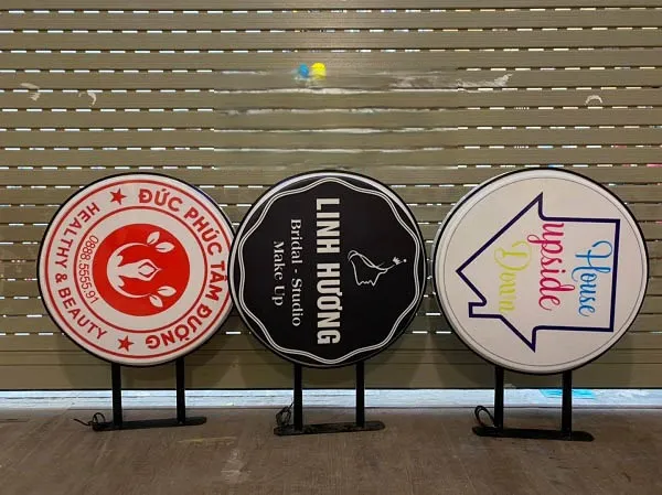 Quy trình làm biển vẫy mica chuyên nghiệp tại Quảng Cáo 24H