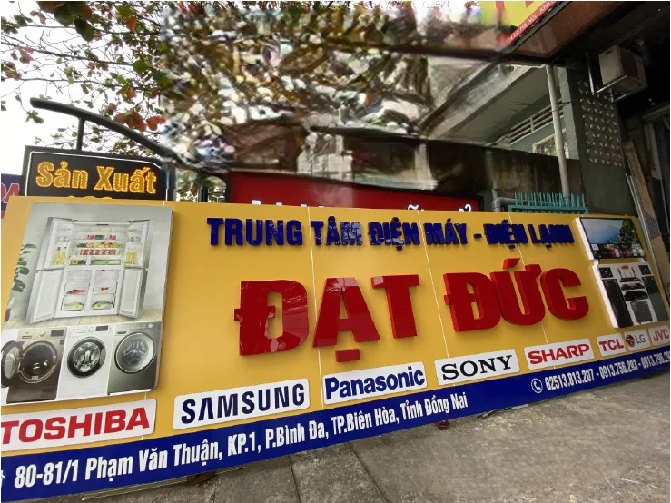 Bảng hiệu alu có khả năng chống chọi tốt với mọi điều kiện thời tiết khắc nghiệt như mưa, nắng, gió bão