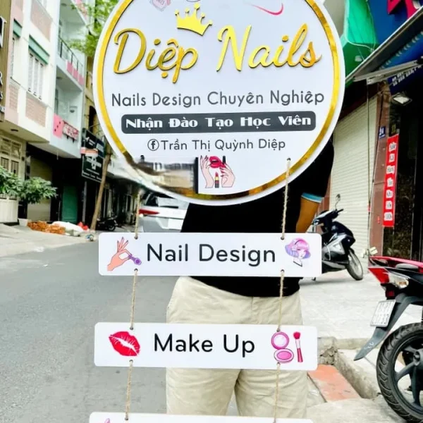 Bảng hiệu tiệm nail đứng