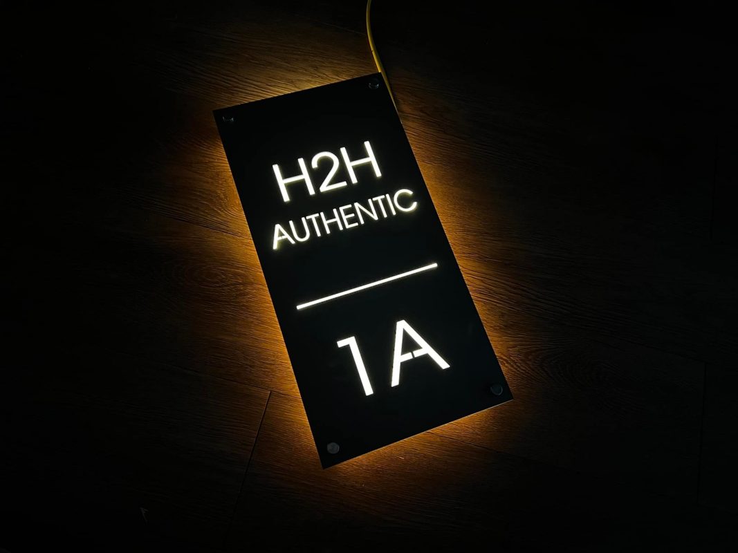 Quảng Cáo 24h tự hào là đơn vị làm biển số nhà đẹp TPHCM với tiêu chí: chất lượng - thẩm mỹ - giá thành hợp lý