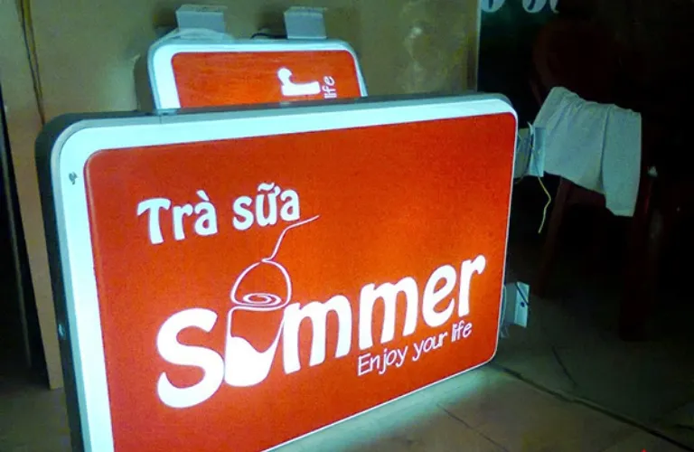 Các loại bảng hiệu trà sữa phổ biến trên thị trường