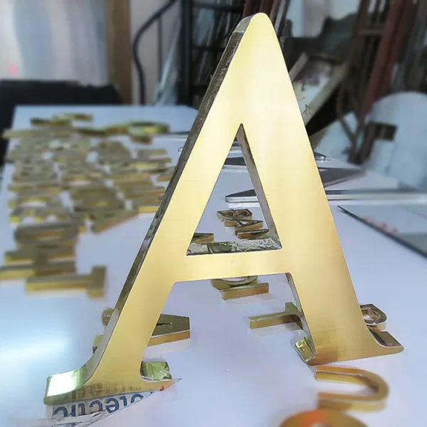 Chữ inox mạ vàng gương là lựa chọn hàng đầu cho những ai yêu thích vẻ đẹp hiện đại và sang trọng