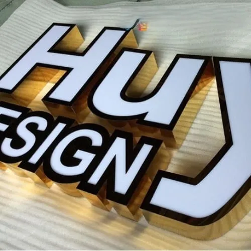 Chữ mica là sản phẩm được làm từ tấm mica (acrylic)