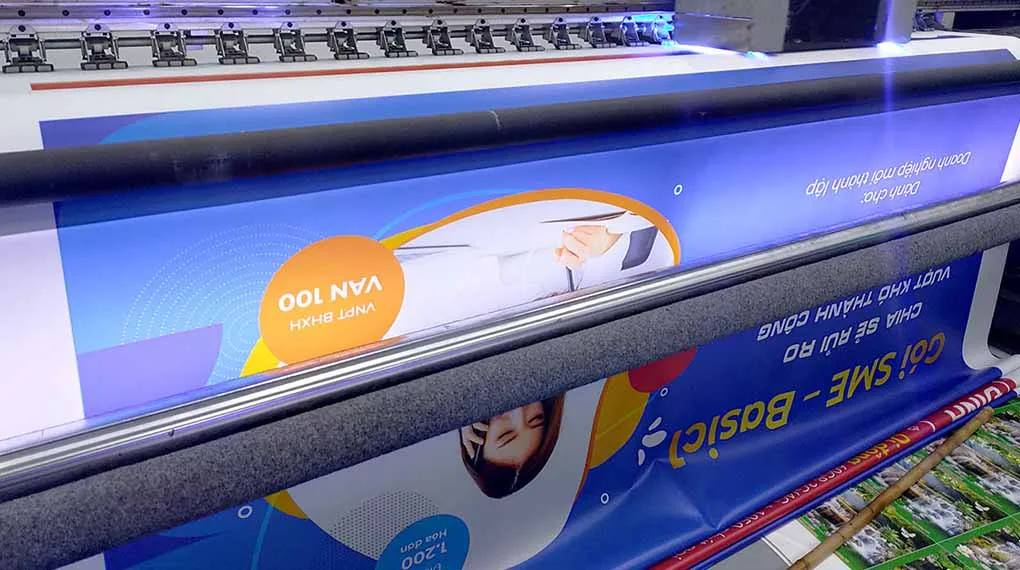 Dịch vụ in bạt 2 da lấy liền của chúng tôi là giải pháp lý tưởng cho những dự án cần tiến độ gấp