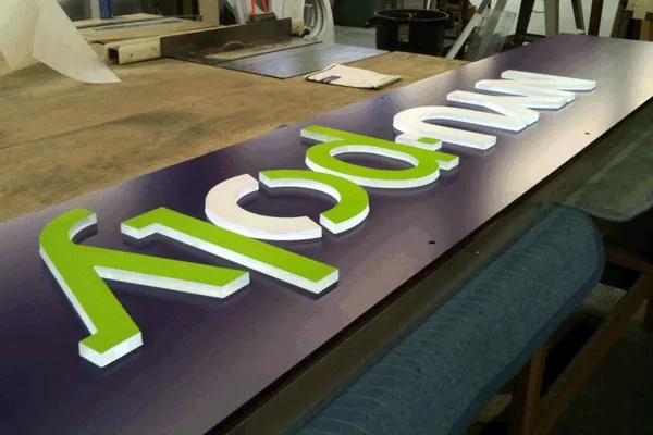 Mẫu chữ alu được thiết kế gia công đẹp