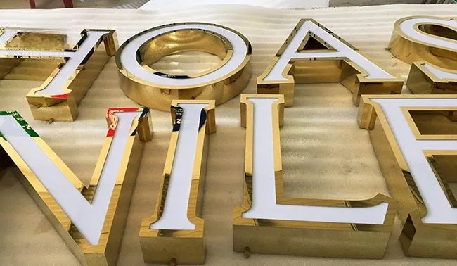 Mẫu chữ inox mặt mica đẹp