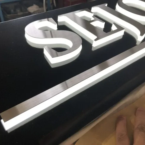 Mẫu chữ inox mặt mica đẹp