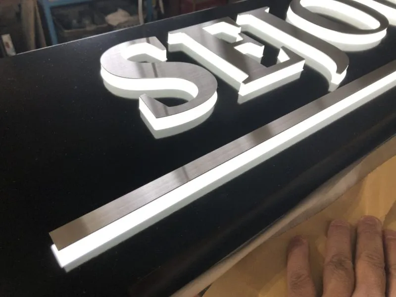 Mẫu chữ inox mặt mica đẹp