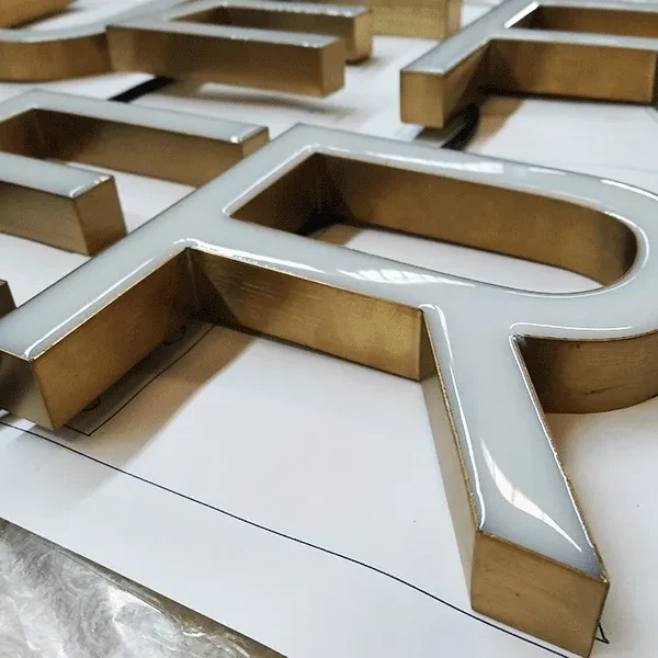 Mẫu chữ inox mặt mica đẹp