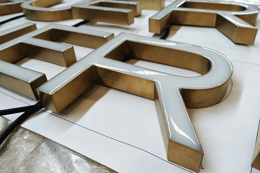 Mẫu chữ inox mặt mica đẹp