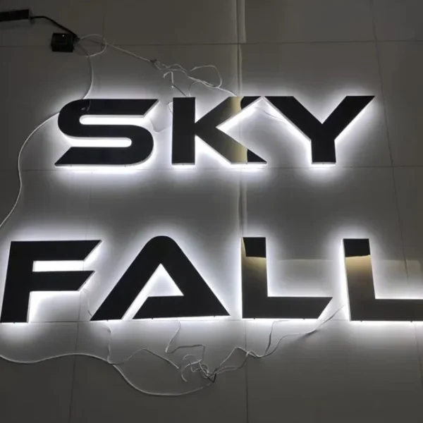 Mica là vật liệu được ưa chuộng nhất trong làm Chữ Nổi Led Hắt Sáng Chân nhờ những ưu điểm vượt trội