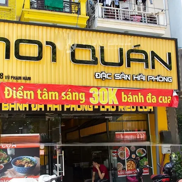Một bảng hiệu quán ăn đẹp không chỉ thu hút ánh nhìn mà còn tạo cảm giác tin cậy