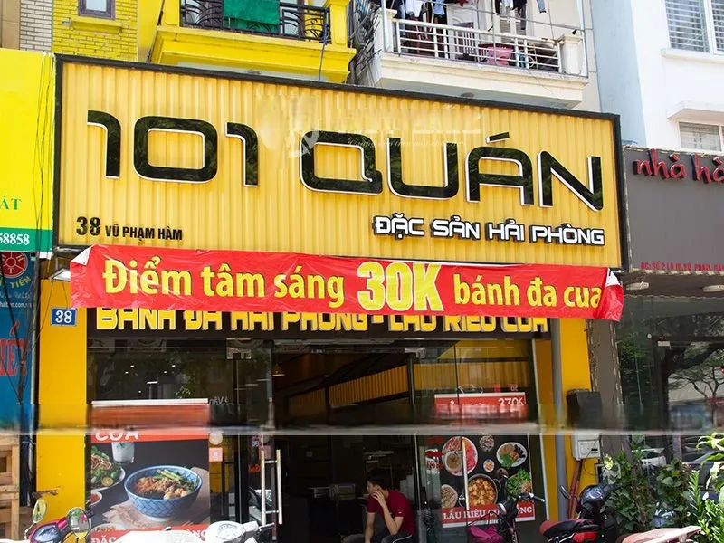 Một bảng hiệu quán ăn đẹp không chỉ thu hút ánh nhìn mà còn tạo cảm giác tin cậy