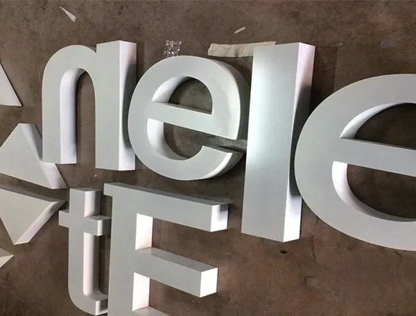 Quảng Cáo 24h cung cấp bảng giá chữ nổi formex chi tiết và minh bạch