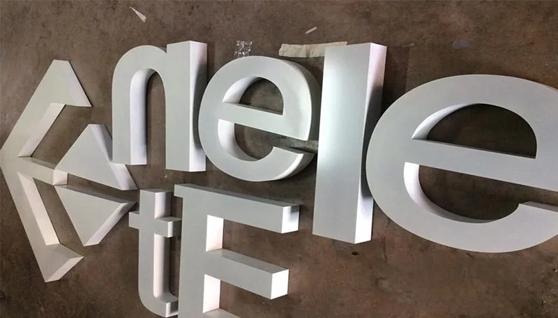 Quảng Cáo 24h cung cấp bảng giá chữ nổi formex chi tiết và minh bạch