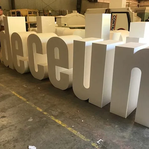 Quảng Cáo 24h luôn cập nhật xu hướng mới nhất trong ngành để mang đến những mẫu chữ nổi formex đẹp và độc đáo