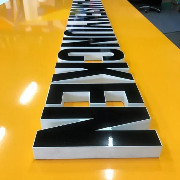 Quảng Cáo 24h tự hào là đơn vị thiết kế, thi công hàng nghìn dự án chữ mica cho các khách hàng