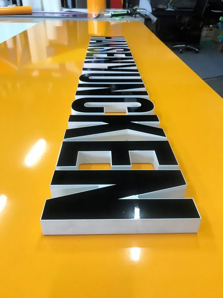 Quảng Cáo 24h tự hào là đơn vị thiết kế, thi công hàng nghìn dự án chữ mica cho các khách hàng