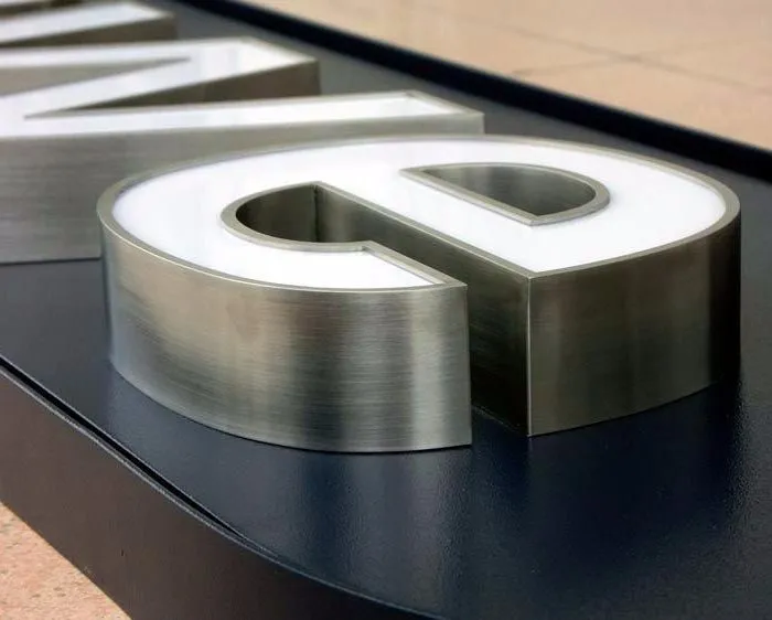 Quảng cáo 24h sẽ giúp bạn lựa chọn loại chữ inox mặt mica phù hợp nhất với nhu cầu và ngân sách của mình