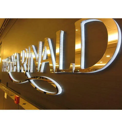 Sử dụng phần mềm chuyên nghiệp để thiết kế chữ nổi mica đèn led