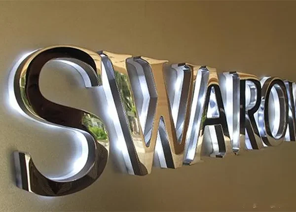 Thiết kế chữ inox hắt sáng chân là một quy trình đòi hỏi sự tỉ mỉ, chính xác và óc thẩm mỹ cao