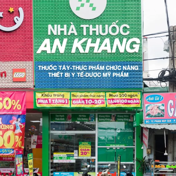 Xu hướng mới nhất trong thiết kế bảng hiệu nhà thuốc là sự kết hợp giữa yếu tố truyền thống và hiện đại