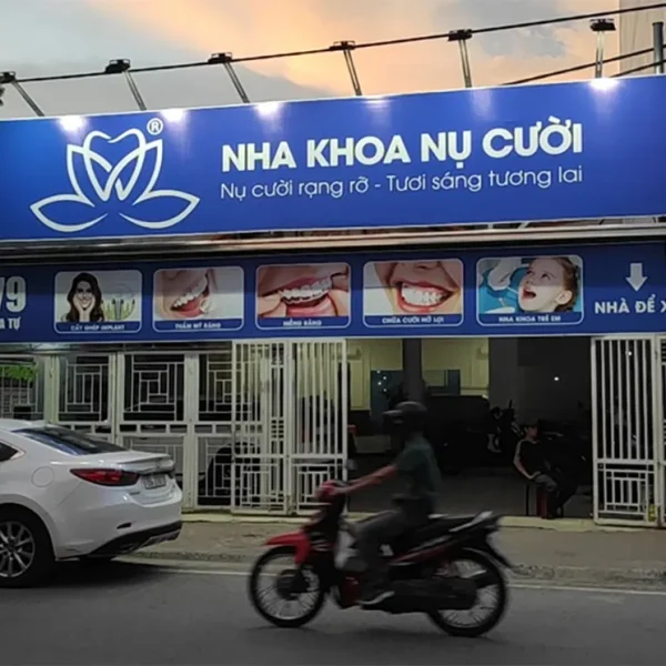 Việc lựa chọn một mẫu biển quảng cáo nha khoa đẹp là bước quan trọng để tạo ấn tượng đầu tiên với khách hàng tiềm năng