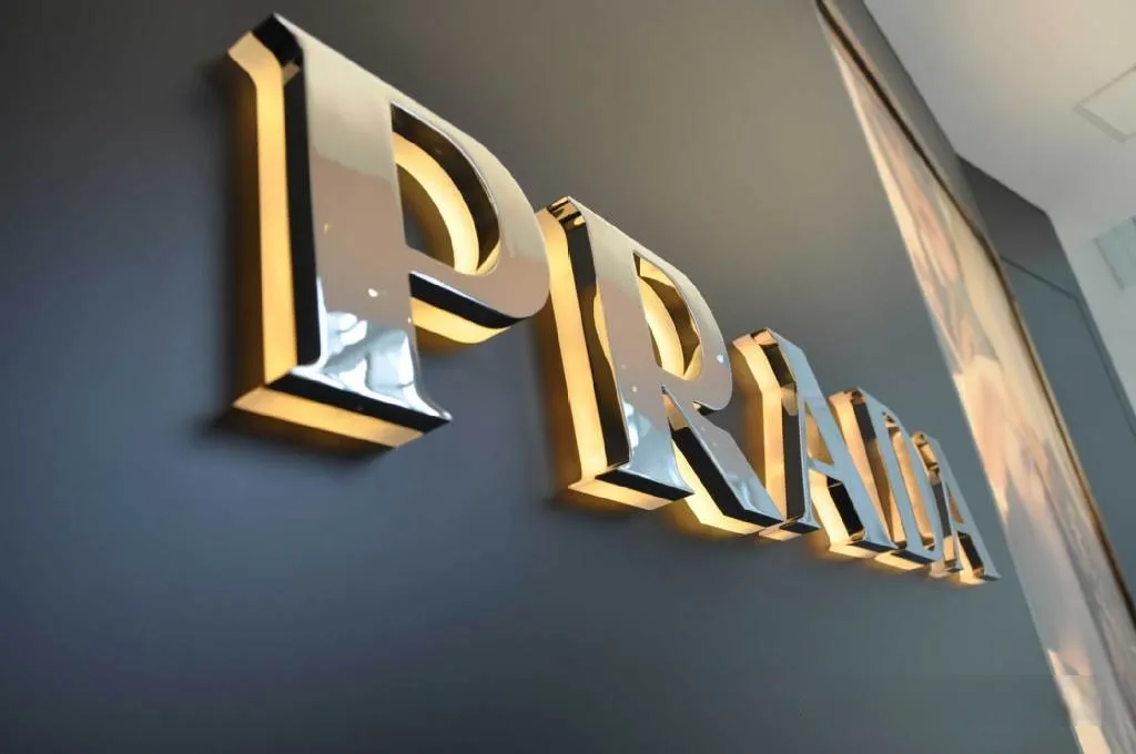 Chữ inox LED hắt chân