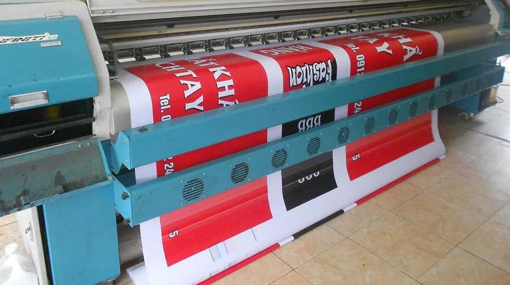 Quy trình in phông bạt tại Quảng Cáo 24h bắt đầu bằng việc tư vấn và lấy thông tin chi tiết về yêu cầu của khách hàng