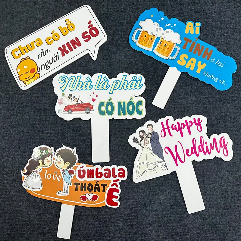 Hashtag cầm tay đám cưới không chỉ là một xu hướng mà còn là cách để bạn lưu giữ khoảnh khắc yêu thương theo cách hiện đại và cá tính nhất